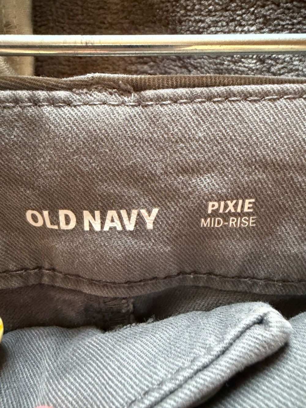 Old Navy pixie chinos - Picture 3 of 3